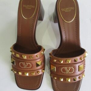 Valentino Garavani Womens ROCKSTUD SANDALS BROW SIZE 39.5EU MADE IN ITALY NIBOX!